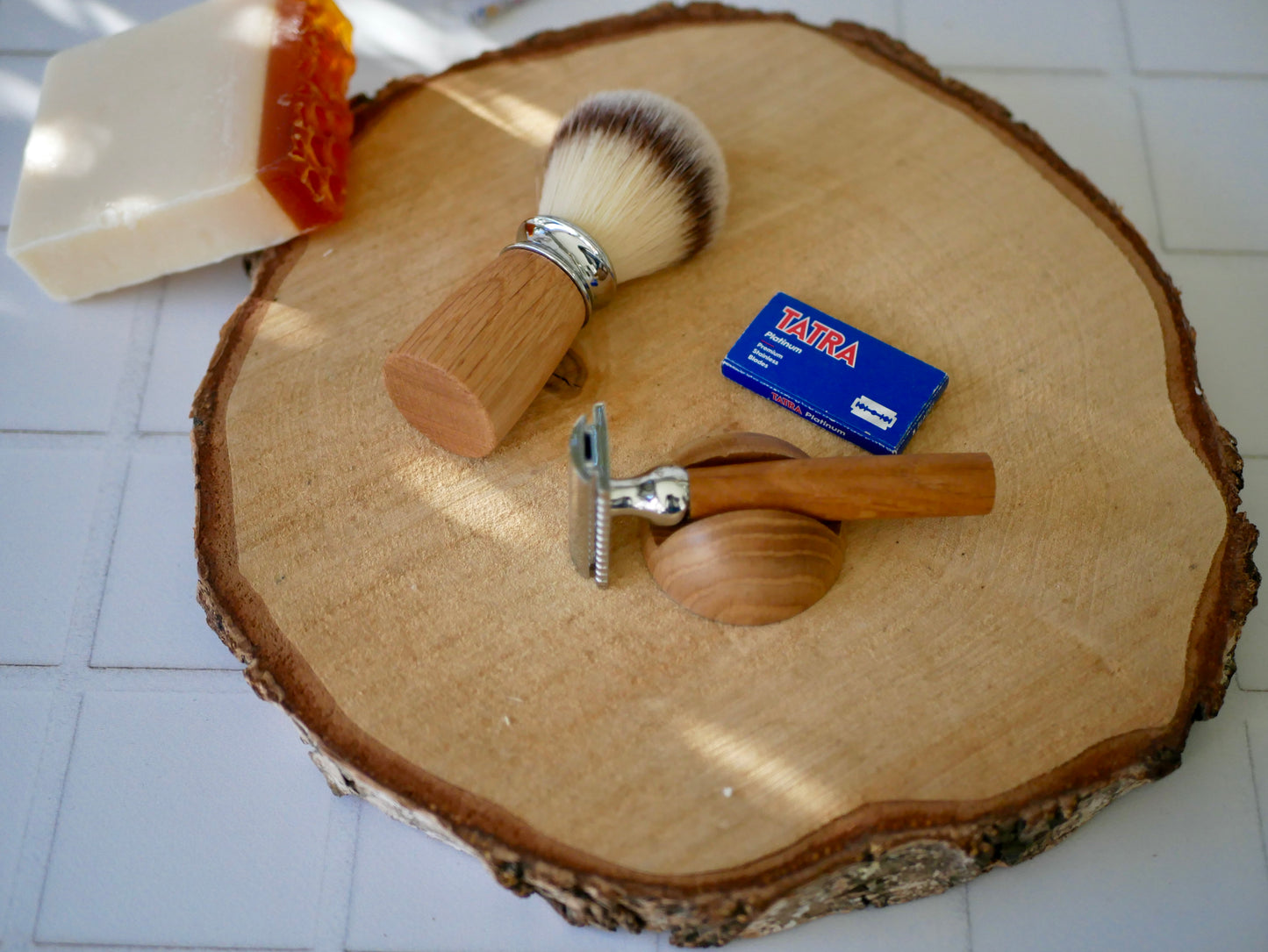 Shaving box